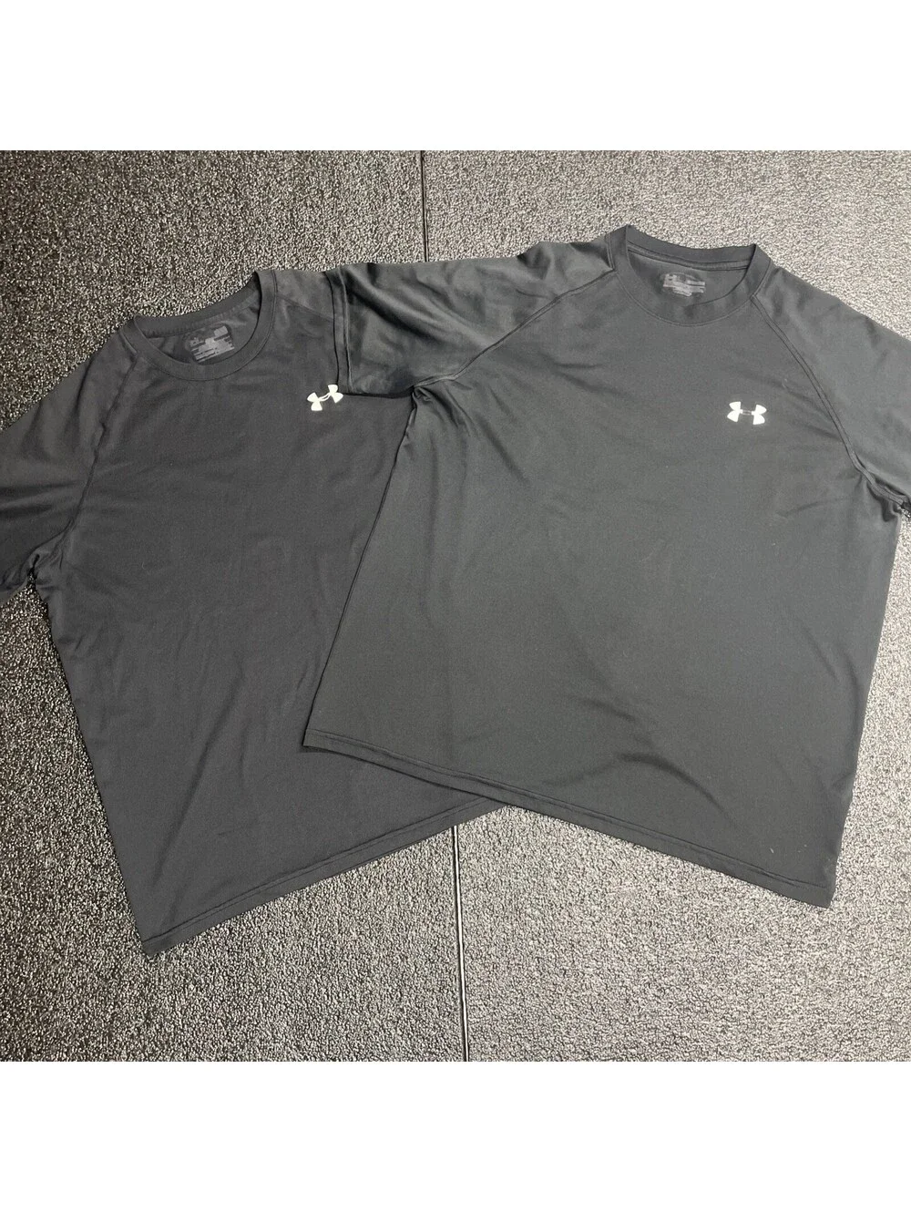 Under Armour Mens Gray Black Heatgear Loose Workout T-Shirt Size Large Lot Of 2